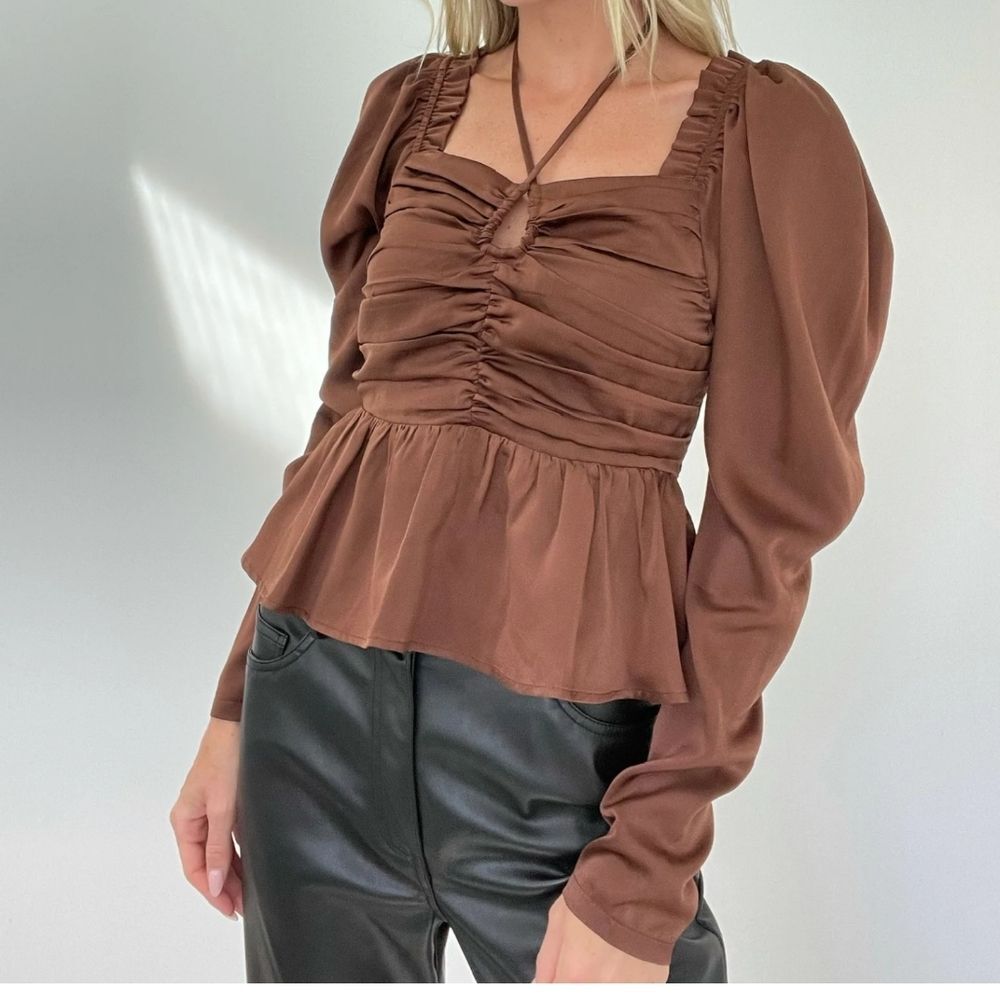 Six/Fifty the Ruby blouse Puff long sleeves smocked back ruffle hem top